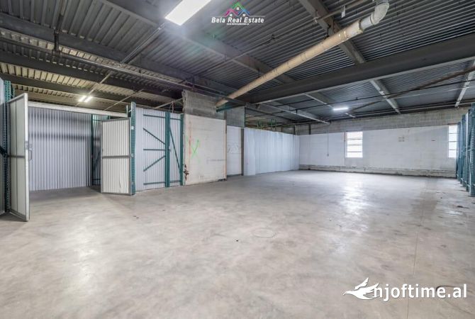 Ambiente Commerciale in Affitto 4+1 a Tirana - 900 Euro