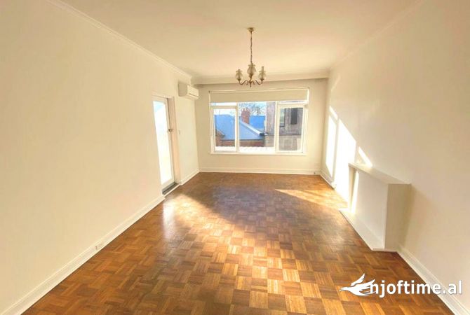 Ambiente Commerciale in Affitto 3+1 a Tirana - 600 Euro