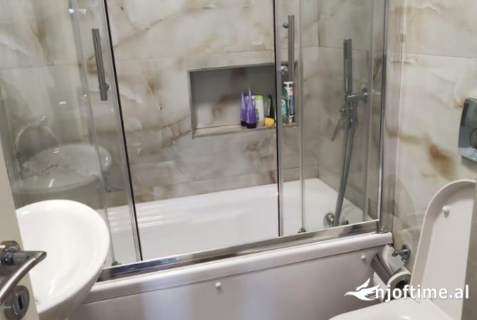 Shtepi ne shitje Apartament ne Tirane, 2+1, Mobilimi E mobiluar, Pagesa 207,000  Euro.