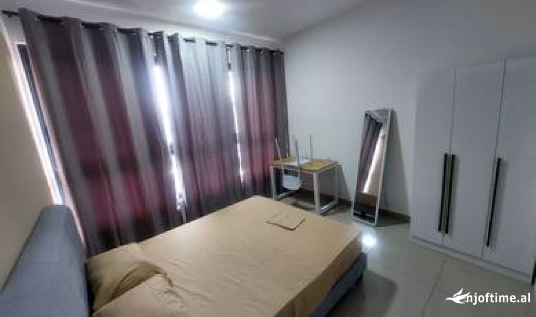 Appartamento in vendita a Tirana 2+1, SemiArredato