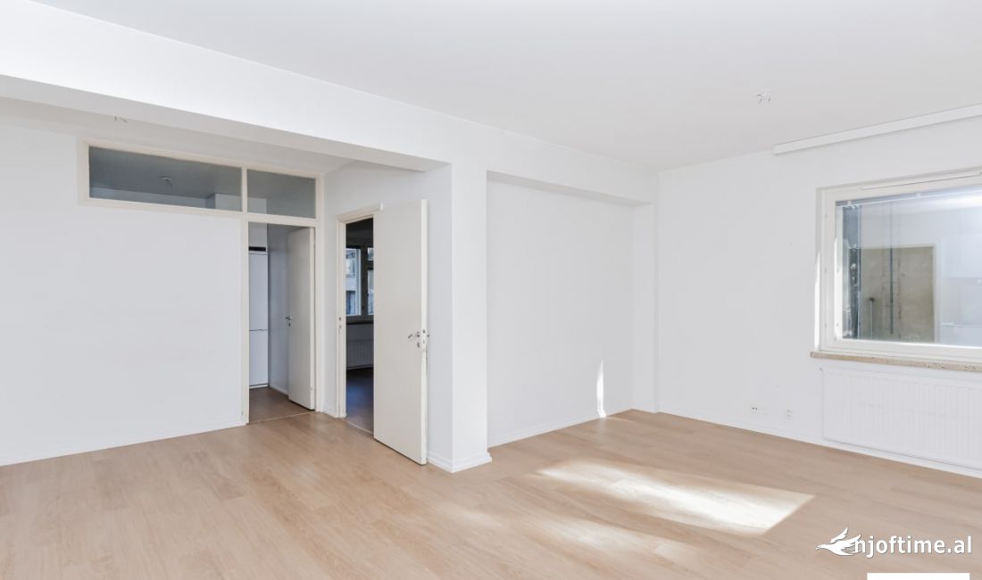 Zyre Me Qera Tek Brryli (ID BZ2546) Tirane.