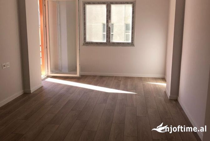 Appartamento in vendita a Tirana 1+1, Vuoto