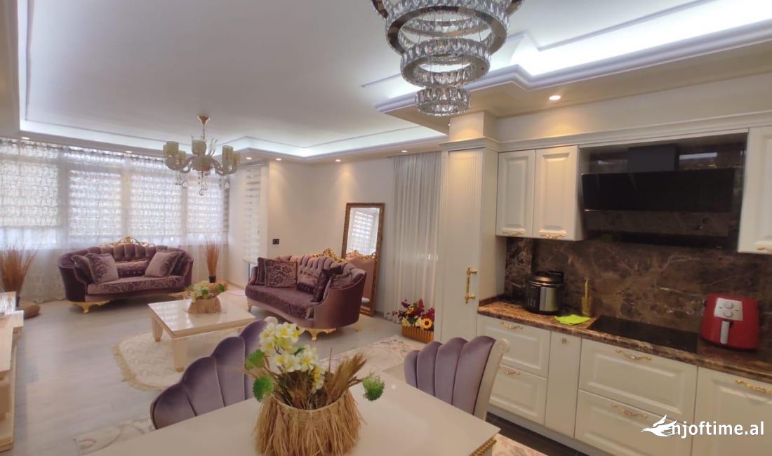 Shtepi ne shitje Apartament ne Tirane, 3+1, Mobilimi E mobiluar, Pagesa 265,000  Euro.