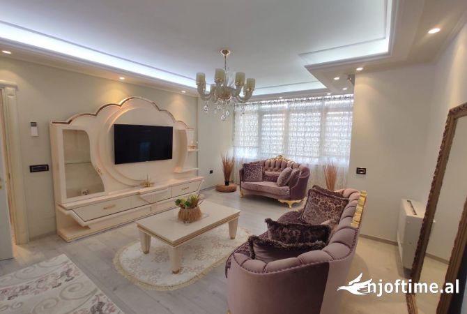 Shtepi ne shitje Apartament ne Tirane, 3+1, Mobilimi E mobiluar, Pagesa 265,000  Euro.