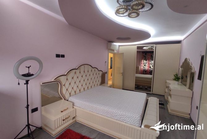 Shtepi ne shitje Apartament ne Tirane, 3+1, Mobilimi E mobiluar, Pagesa 265,000  Euro.