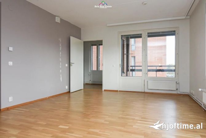 Ambiente Commerciale in Affitto 3+1 a Tirana - 800 Euro