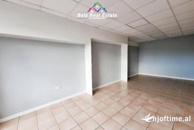 Ambiente Commerciale in Affitto 1+1 a Tirana - 900 Euro