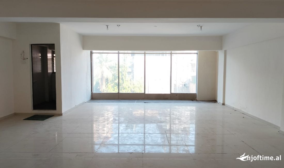 Dyqan Me Qera prane Gjimnazit Partizani (ID BD21693) Tirane