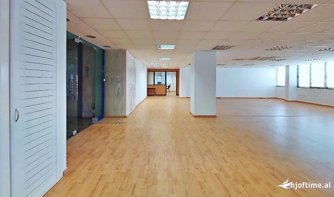 Zyre Me Qera Tek Rruga Dritan Hoxha (ID BZ2578) Tirane