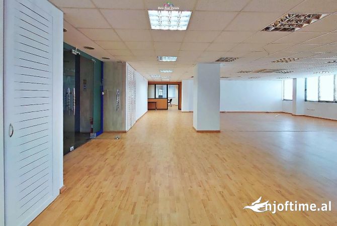 Zyre Me Qera Tek Rruga Dritan Hoxha (ID BZ2578) Tirane