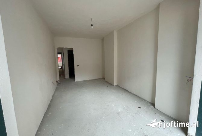 Apartament Per Shitje 2+1+2 Ne Xhamllik (ID B120657) Tirane