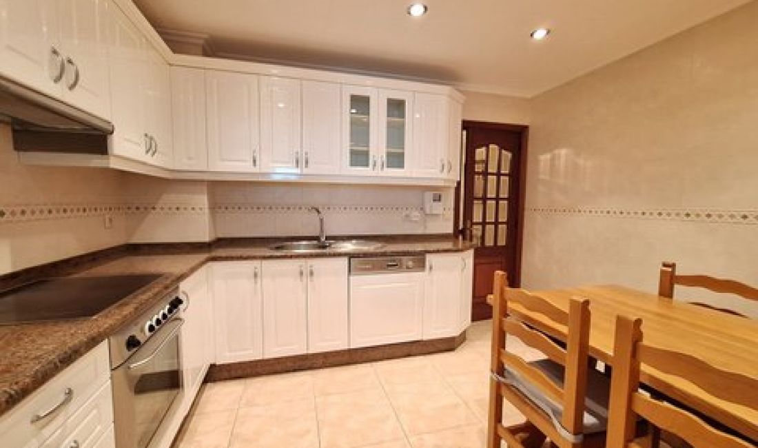 Shtepi me qera Apartament ne Tirane, 2+1, Mobilimi E mobiluar, Pagesa 400  Euro.