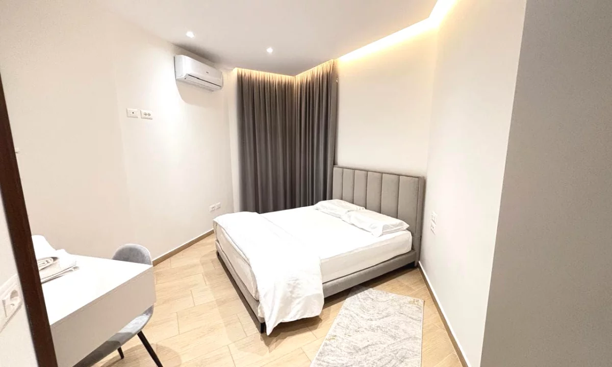 Shtepi me qera Apartament ne Tirane, 1+1, Mobilimi E mobiluar, Pagesa 80,000  Leke.