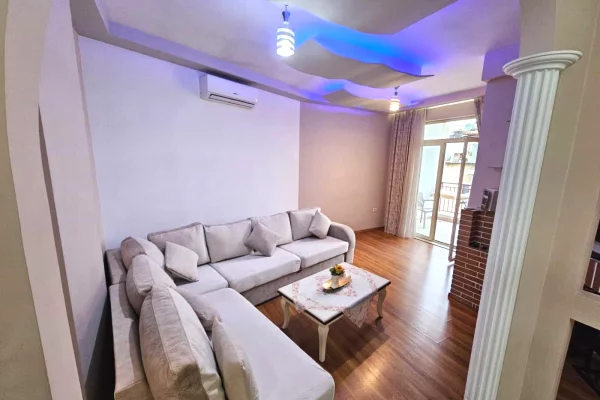 Shtepi me qera Apartament ne Tirane, 1+1, Mobilimi E mobiluar, Pagesa 60,000  Leke.