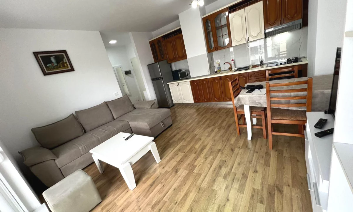 Shtepi me qera Apartament ne Tirane, 1+1, Mobilimi E mobiluar, Pagesa 500  Euro.