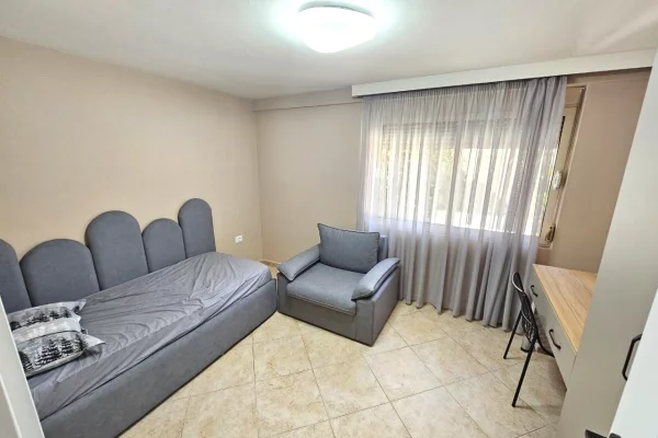 Shtepi me qera Apartament ne Tirane, 3+1, Mobilimi E mobiluar, Pagesa 85,000  Leke.