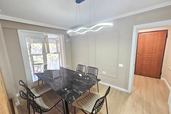 Shtepi me qera Apartament ne Tirane, 3+1, Mobilimi E mobiluar, Pagesa 85,000  Leke.