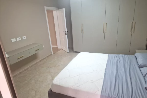 Shtepi me qera Apartament ne Tirane, 3+1, Mobilimi E mobiluar, Pagesa 85,000  Leke.