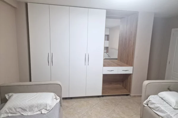 Shtepi me qera Apartament ne Tirane, 3+1, Mobilimi E mobiluar, Pagesa 85,000  Leke.
