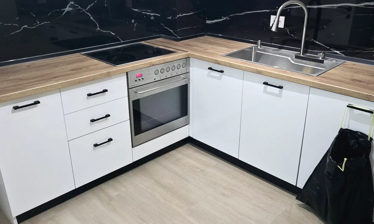 Shtepi me qera Apartament ne Tirane, 3+1, Mobilimi E mobiluar, Pagesa 85,000  Leke.