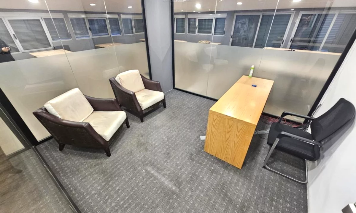 Zyre Me Qera Tek Ish Tregu Elektrik (ID BZ2779) Tirane