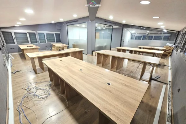 Zyre Me Qera Tek Ish Tregu Elektrik (ID BZ2779) Tirane