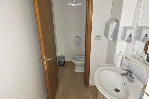 Zyre Me Qera Tek Ish Tregu Elektrik (ID BZ2779) Tirane