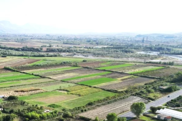 Casa privata/Indipendente in vendita a Elbasan 2+1, Vuoto