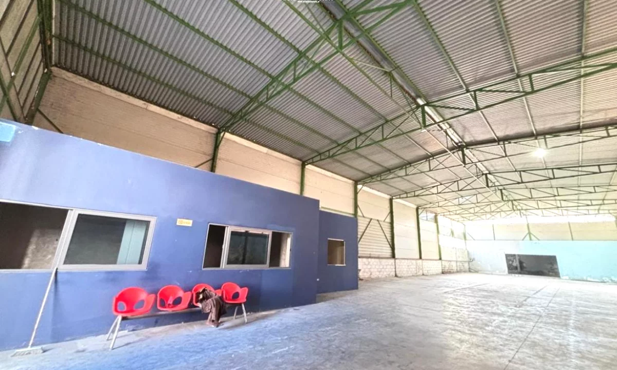 Magazine Me Qera Ne Autostraden Tirane-Durres (ID BM278) Tirane.