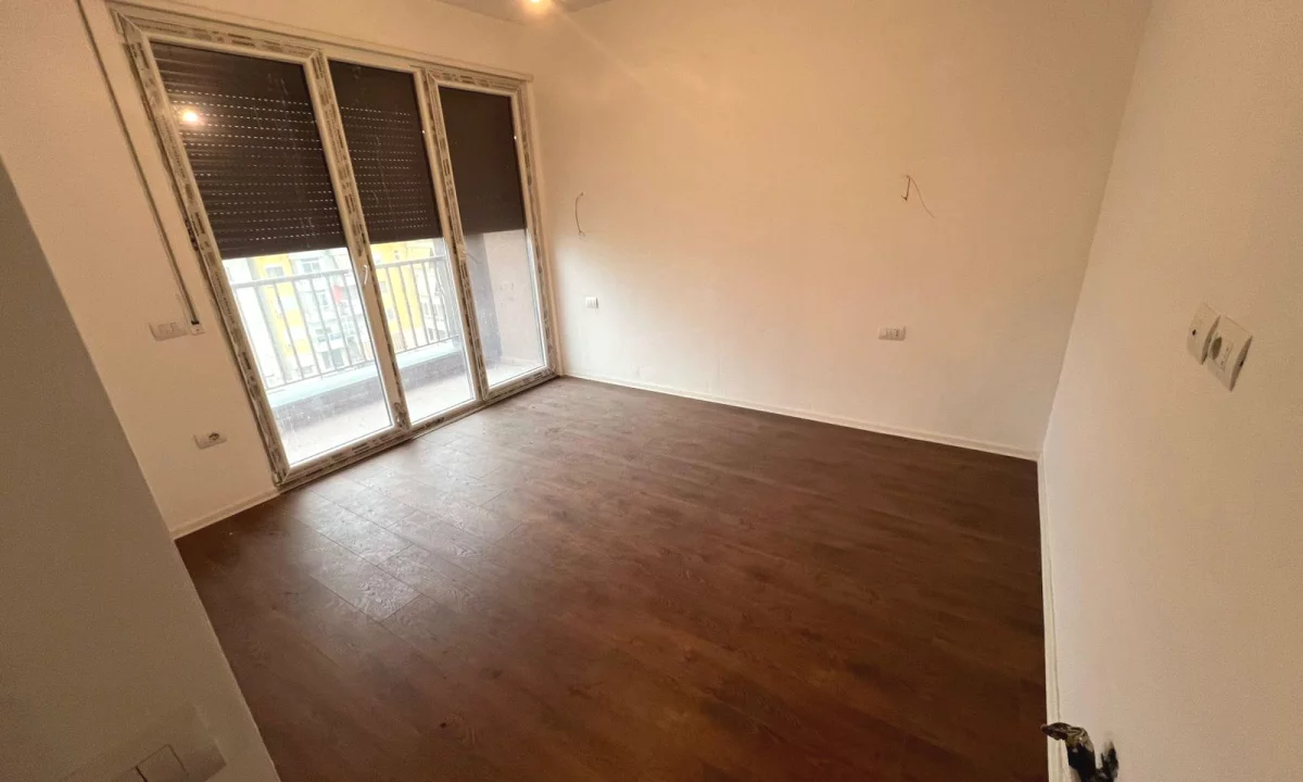 Zyre Me Qera 2+1+2 Tek Pazari i Ri (ID BZ2745) Tirane​