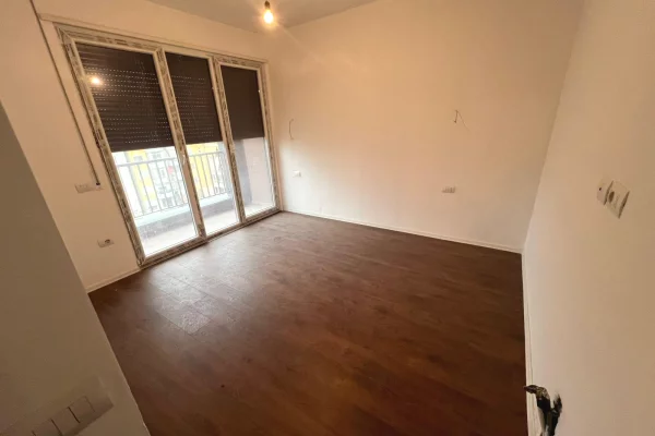 Zyre Me Qera 2+1+2 Tek Pazari i Ri (ID BZ2745) Tirane​