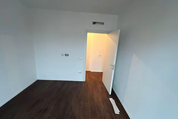 Zyre Me Qera 2+1+2 Tek Pazari i Ri (ID BZ2745) Tirane​