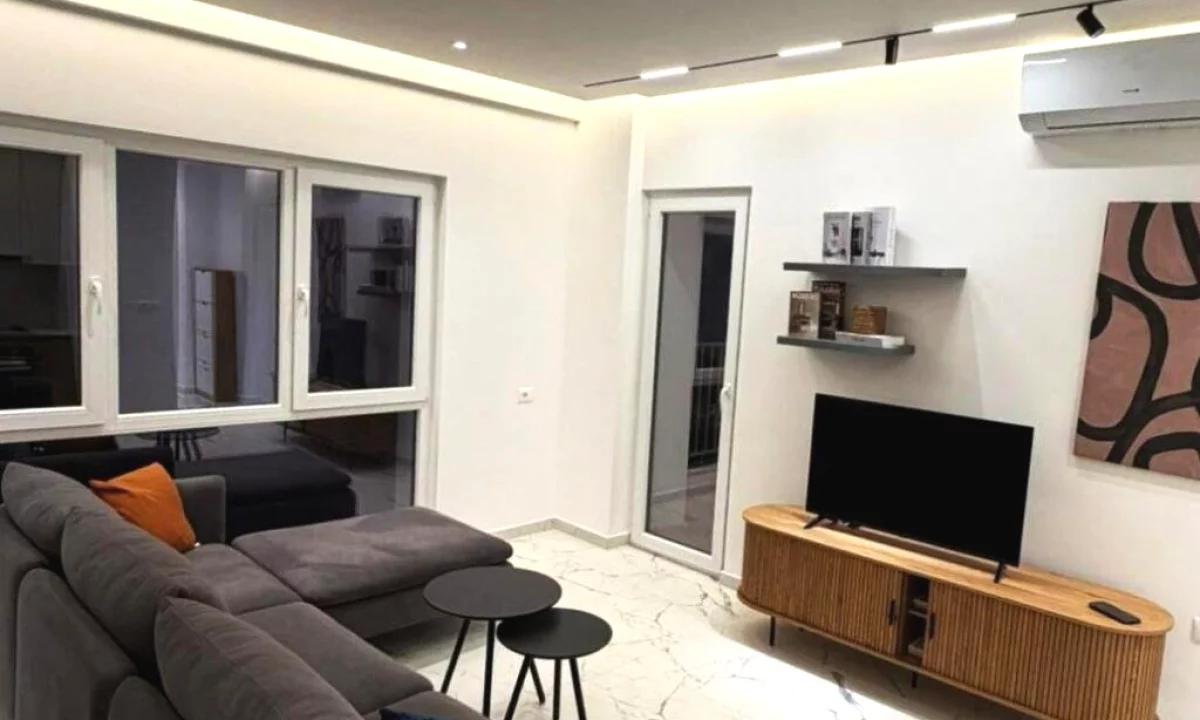 Shtepi me qera Apartament ne Tirane, 1+1, Mobilimi E mobiluar, Pagesa 810  Euro.