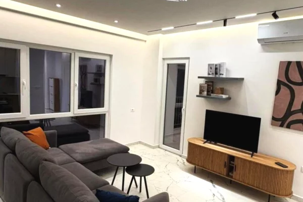 Shtepi me qera 1+1 ne Tirane - 810 Euro