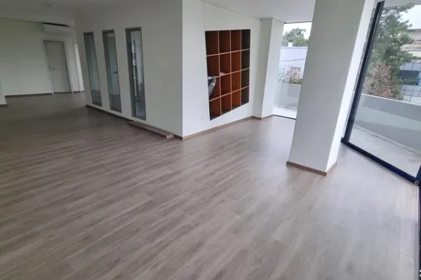 Ambient biznesi me qera 3+1 ne Tirane - 510 Euro