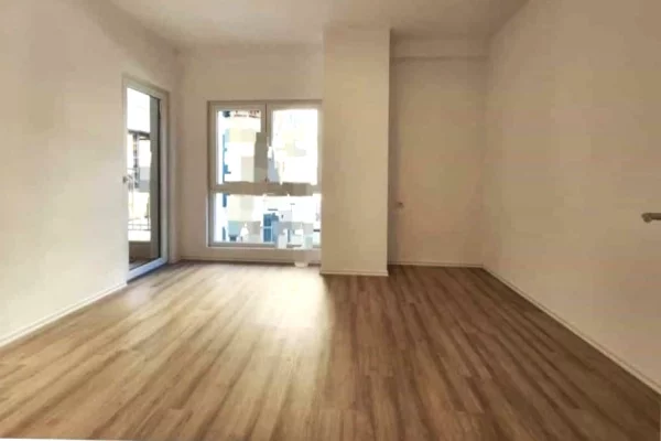 Ambient biznesi me qera 3+1 ne Tirane - 1,030 Euro