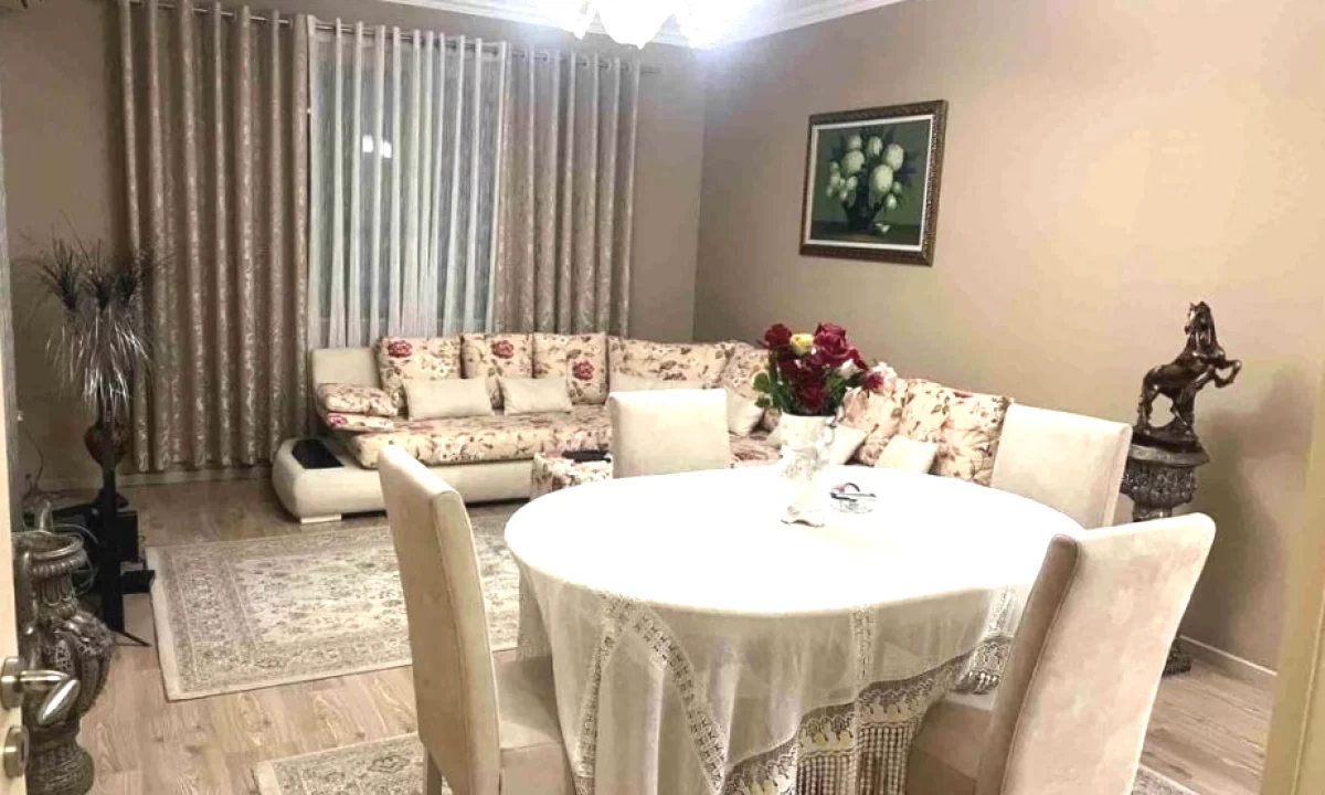 Appartamento in vendita a Tirana 2+1, Arredato