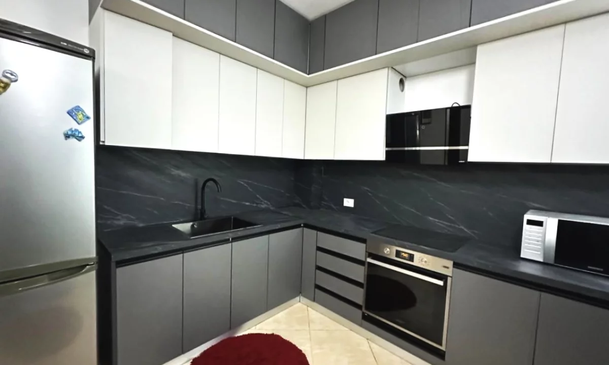 Shtepi me qera Apartament ne Tirane, 2+1, Mobilimi E mobiluar, Pagesa 80,000  Leke.