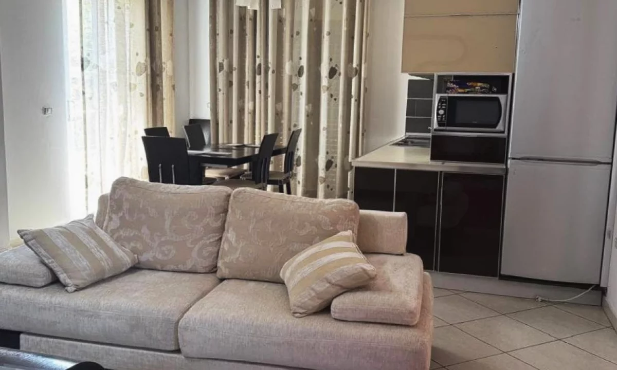 Shtepi me qera Shtepi Private ne Tirane, 2+1, Mobilimi E mobiluar, Pagesa 620  Euro.