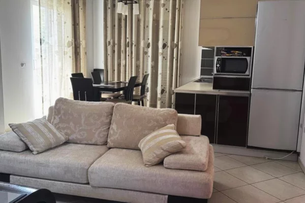 Shtepi me qera 2+1 ne Tirane - 620 Euro