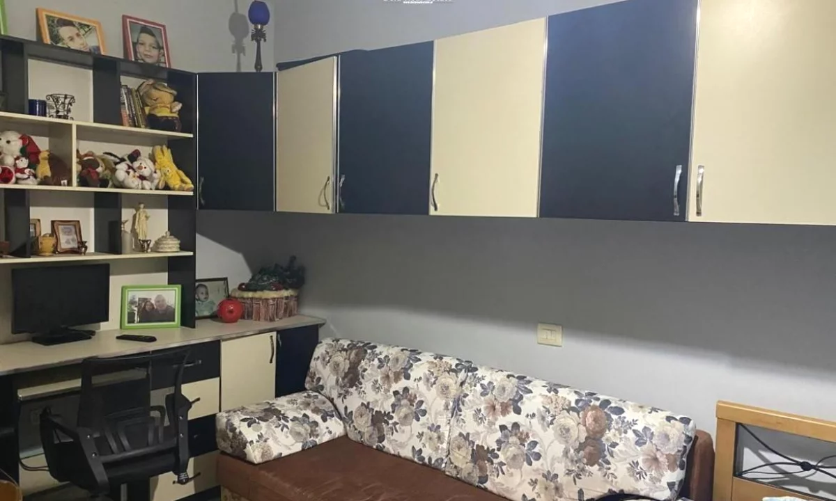 Shtepi ne shitje Apartament ne Tirane, 2+1, Mobilimi E mobiluar, Pagesa 160,000  Euro.