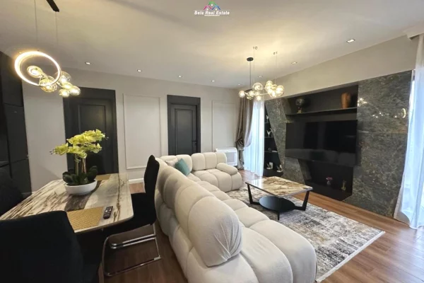 Appartamento in affitto a Tirana 3+1, Arredato