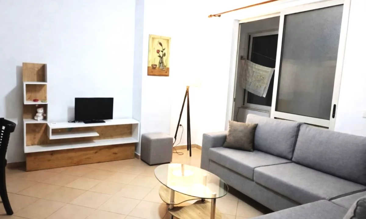 Appartamento in affitto a Tirana 1+1, Arredato