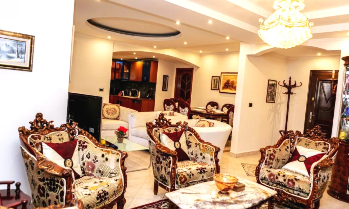 Appartamento in affitto a Tirana 3+1, Arredato