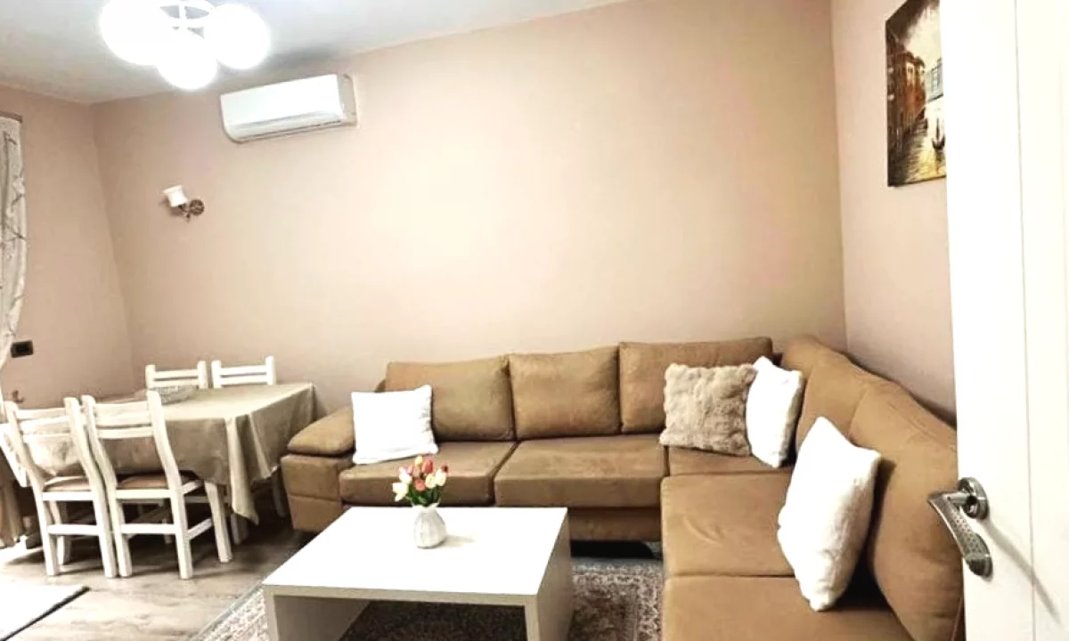 Appartamento in affitto a Tirana 2+1, Arredato