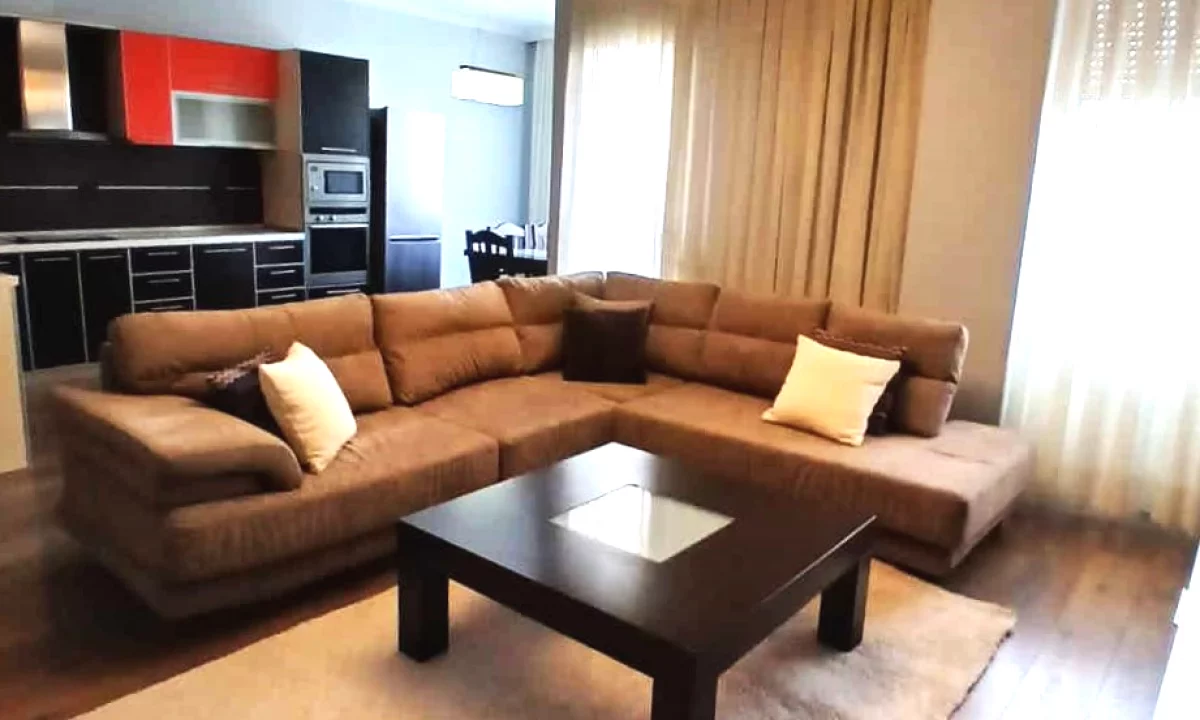 Appartamento in affitto a Tirana 2+1, Arredato