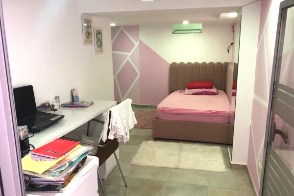 Shtepi ne shitje Apartament ne Tirane, 3+1, Mobilimi E mobiluar, Pagesa 127,000  Euro.