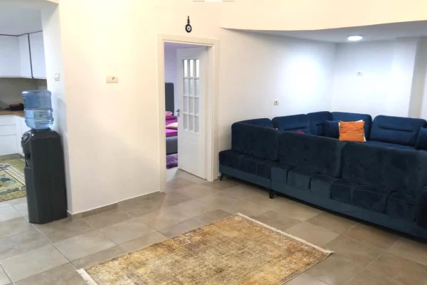 Shtepi ne shitje Apartament ne Tirane, 3+1, Mobilimi E mobiluar, Pagesa 127,000  Euro.