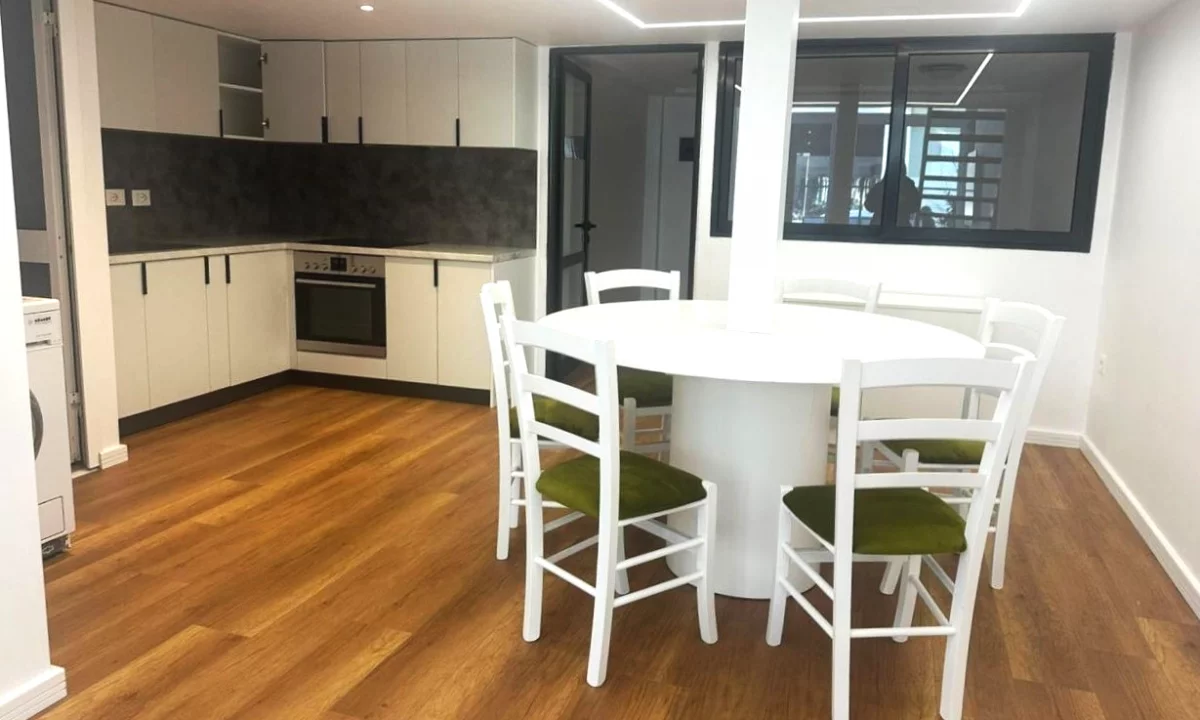 Appartamento in vendita a Tirana 3+1, Arredato