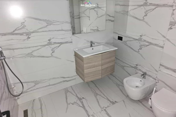 Appartamento in affitto a Tirana 5+1, Arredato